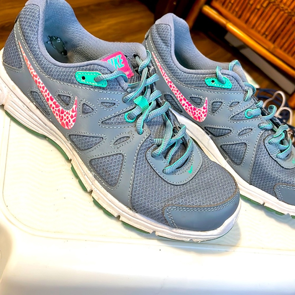 nike running shoes (used)